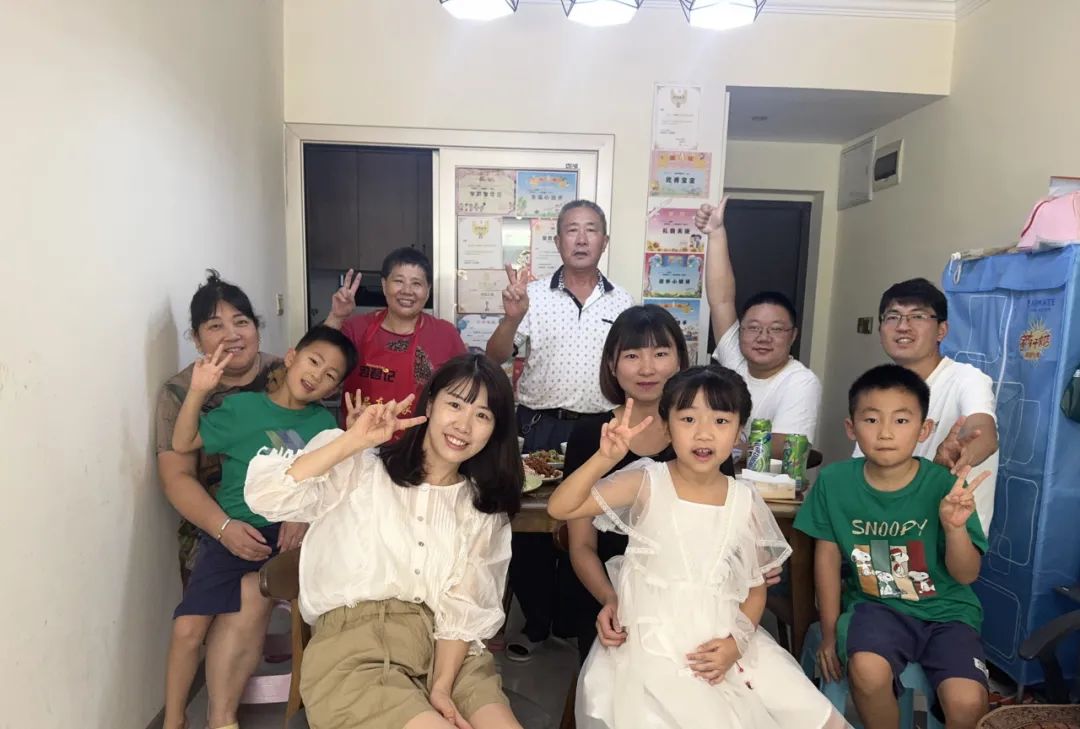《家是最小国，国是千万家》 小学组 摄影：史宣辰
